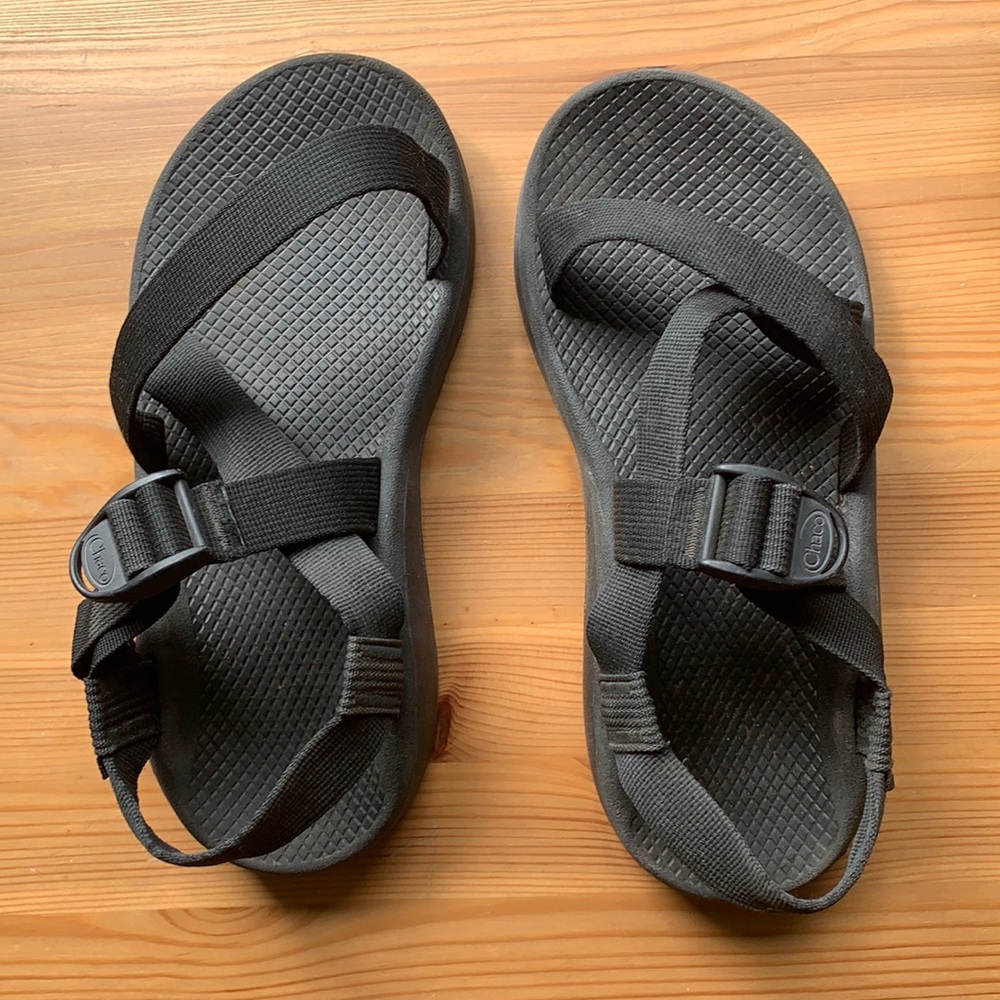 Men’s chacos black size 8